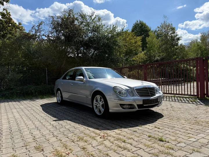 Mercedes-Benz E 230