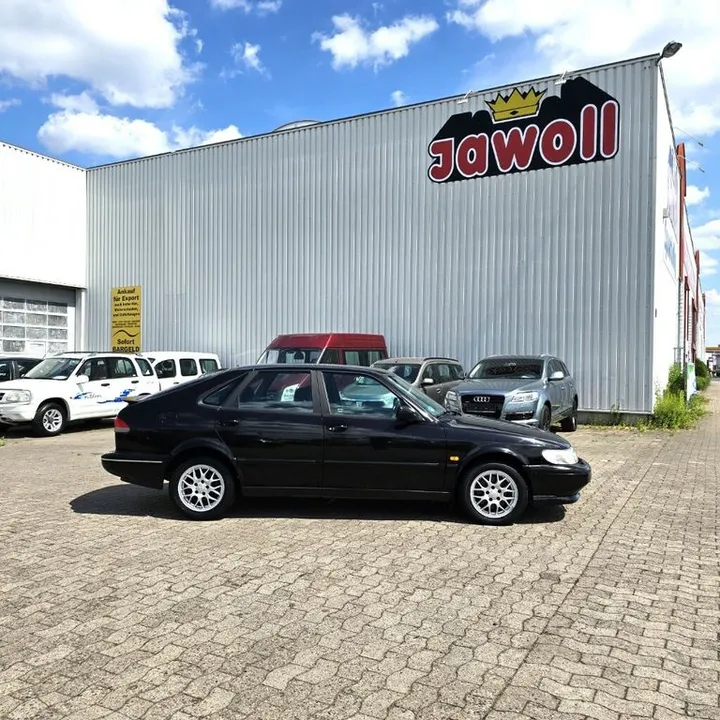 Saab 900