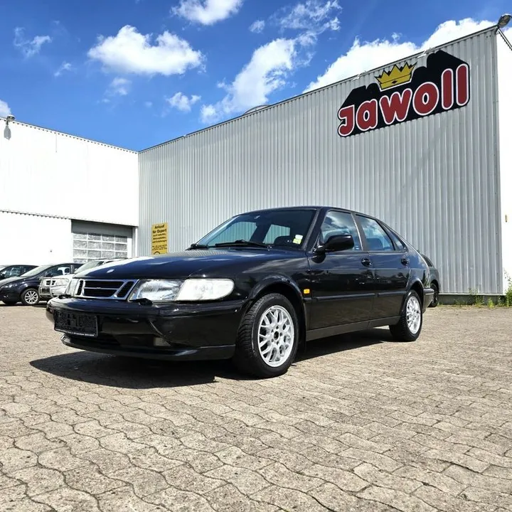 Saab 900