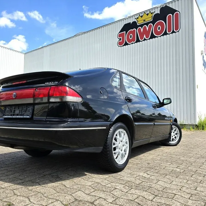 Saab 900