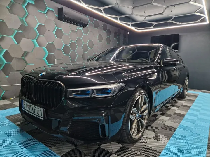 BMW M760