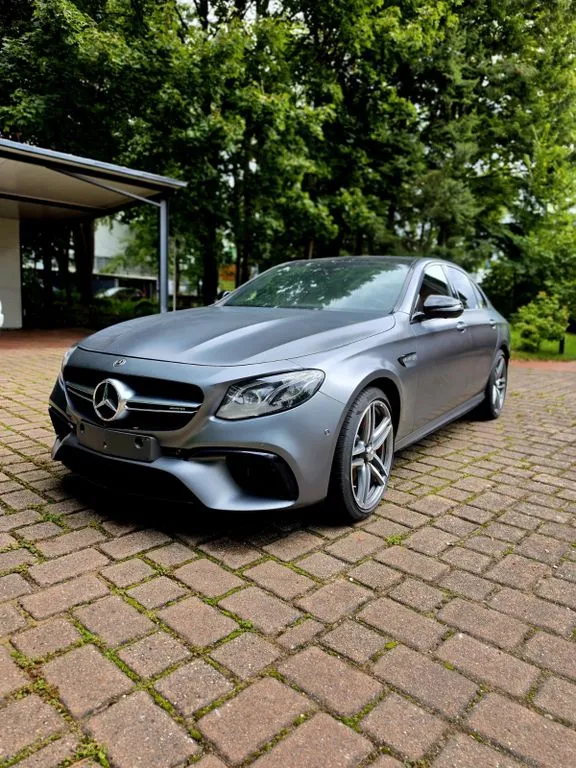 Mercedes-Benz E 63 AMG