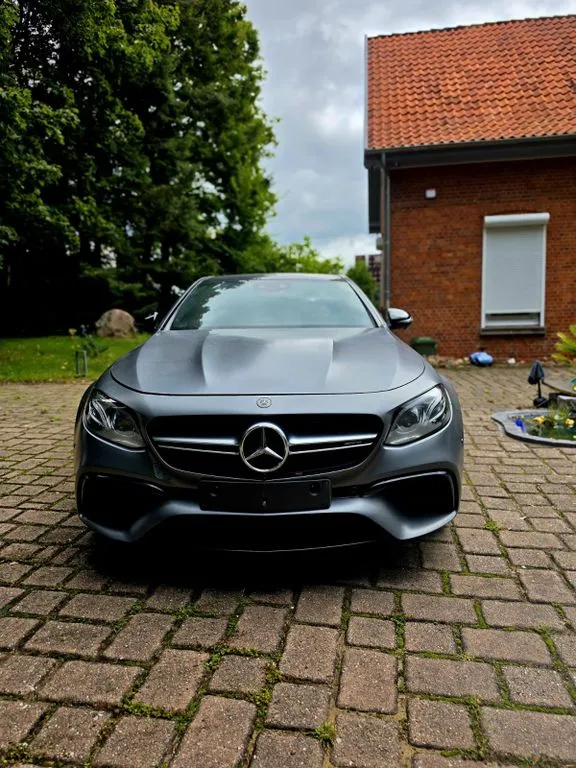 Mercedes-Benz E 63 AMG