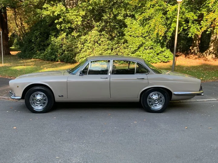 Jaguar XJ6