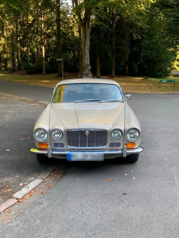 Jaguar XJ6
