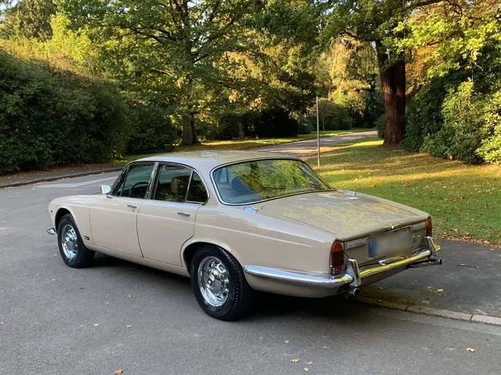 Jaguar XJ6