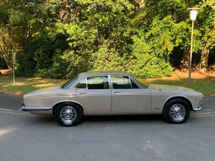 Jaguar XJ6