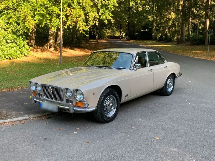 Jaguar XJ6