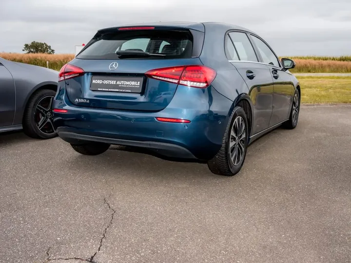 Mercedes-Benz A 180