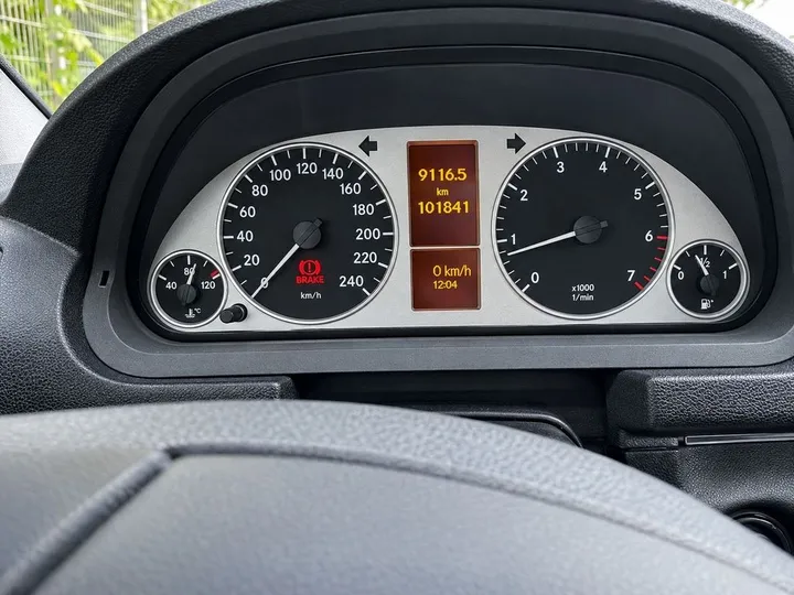 Mercedes-Benz B 200