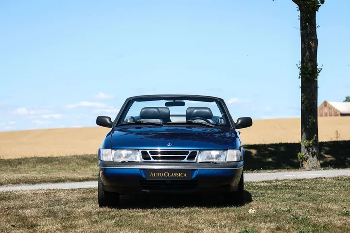 Saab 900