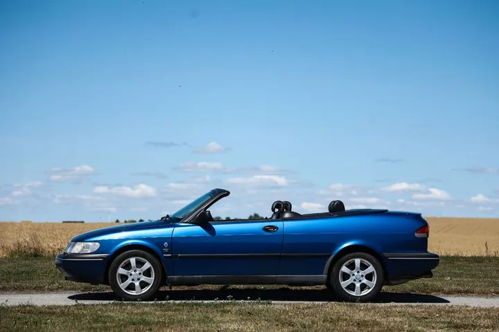 Saab 900