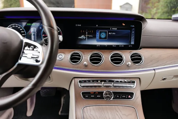 Mercedes-Benz E 300