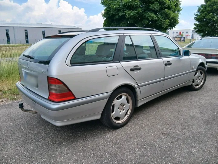 Mercedes-Benz C 220