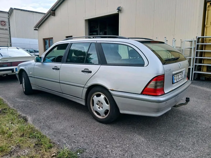 Mercedes-Benz C 220