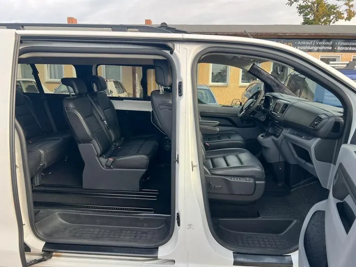 Peugeot Traveller