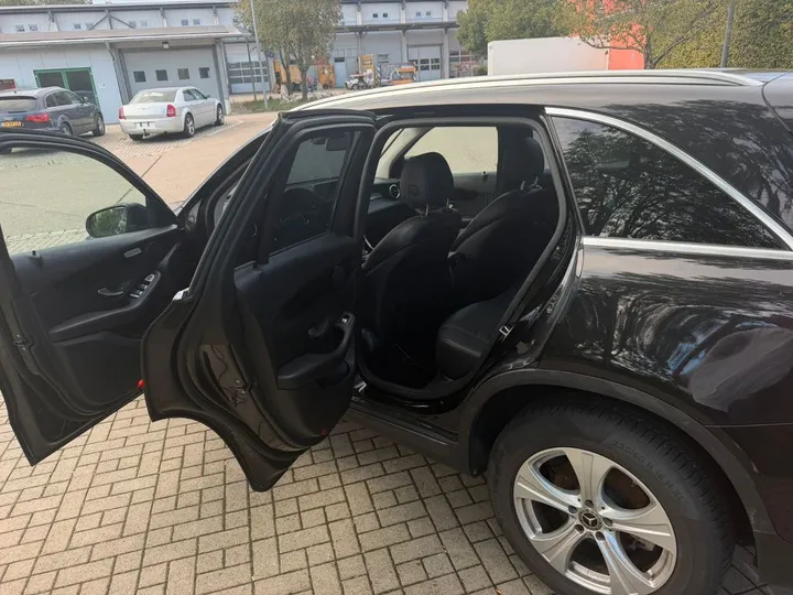 Mercedes-Benz GLC 220