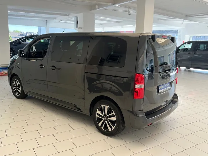 Peugeot Traveller