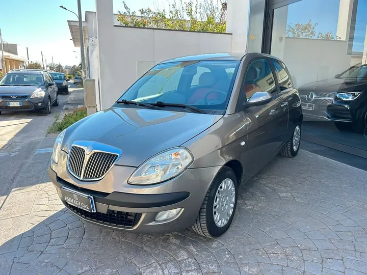 Lancia Ypsilon