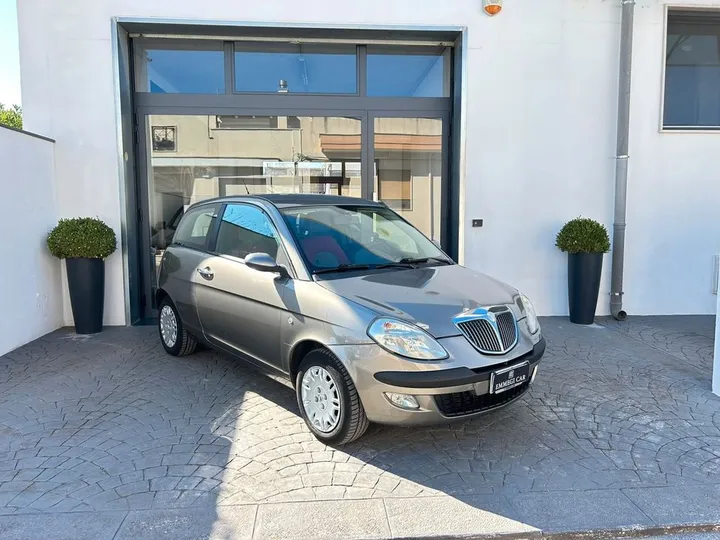 Lancia Ypsilon