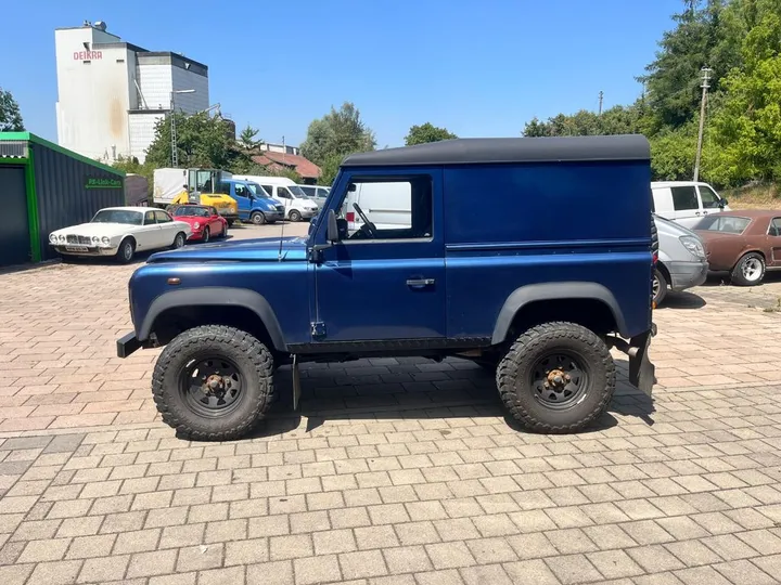 Land Rover Defender