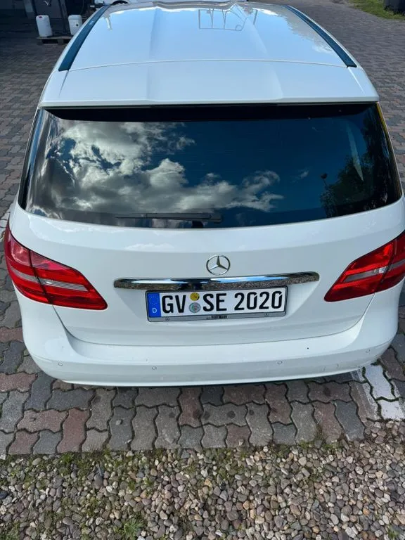 Mercedes-Benz B 180