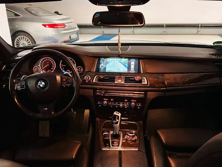 BMW 730