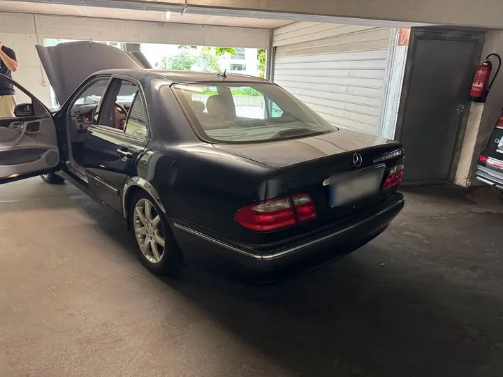 Mercedes-Benz E 430