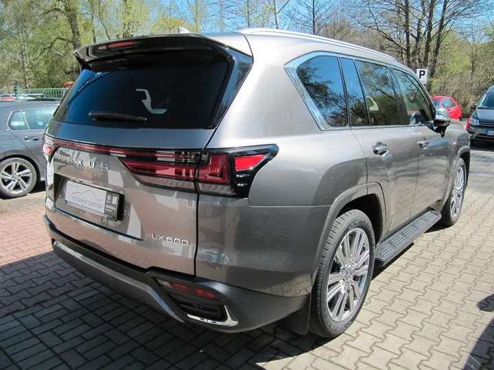Lexus LX 600