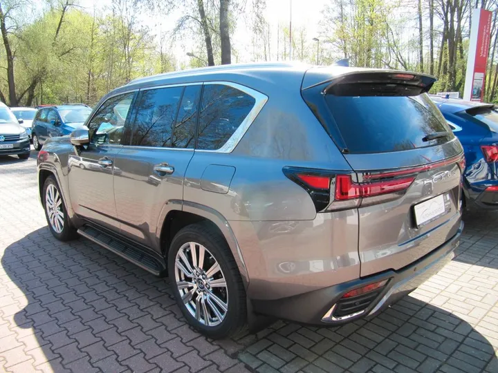 Lexus LX 600