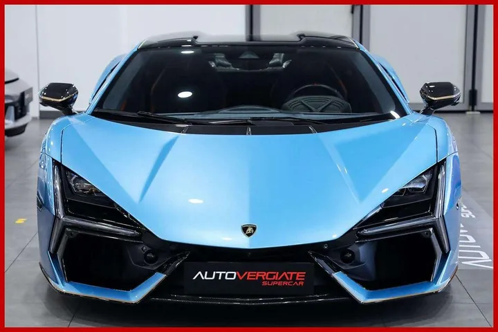 Lamborghini Revuelto