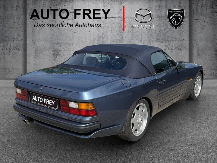 Porsche 944