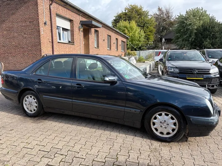 Mercedes-Benz E 200