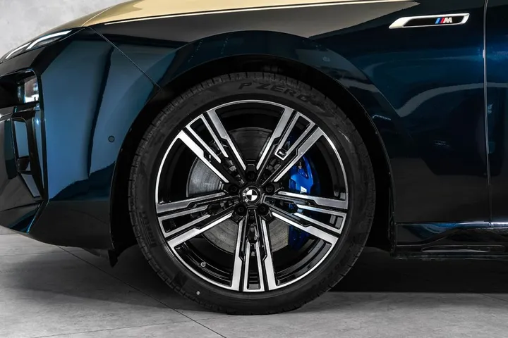 BMW i7