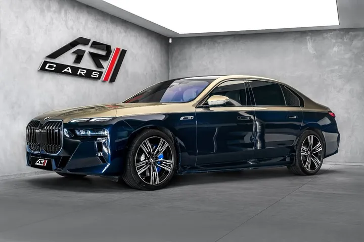 BMW i7