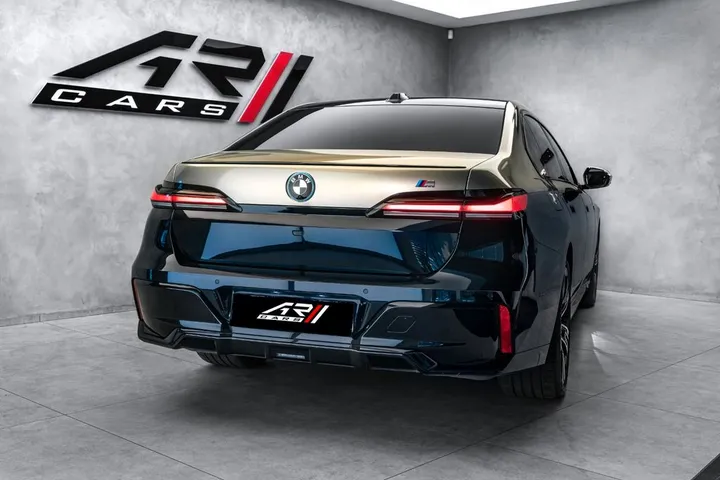 BMW i7