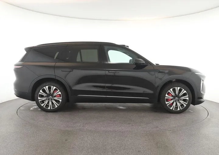NIO EL8