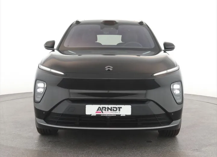NIO EL8