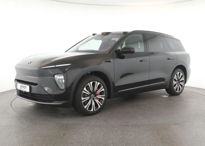 NIO EL8