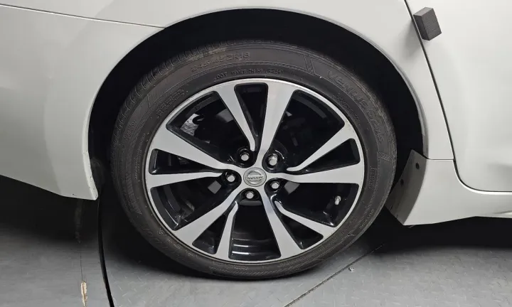 Nissan Maxima
