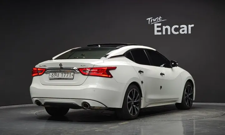 Nissan Maxima