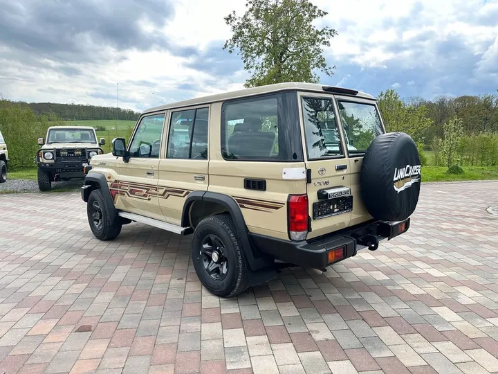 Toyota Land Cruiser