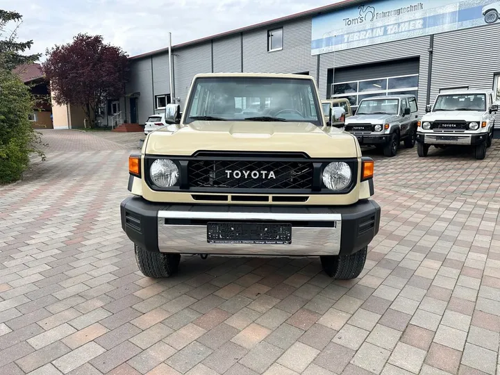 Toyota Land Cruiser