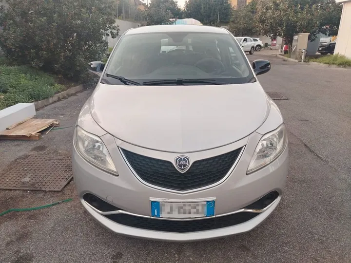 Lancia Ypsilon