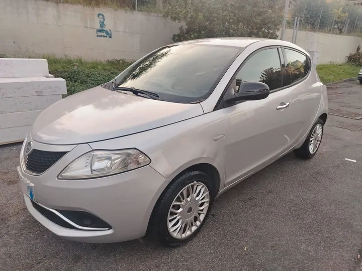 Lancia Ypsilon