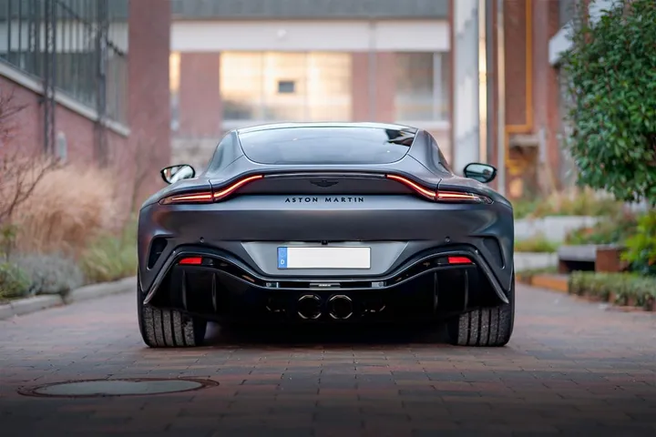 Aston Martin V12 Vantage