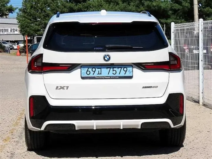 BMW iX1