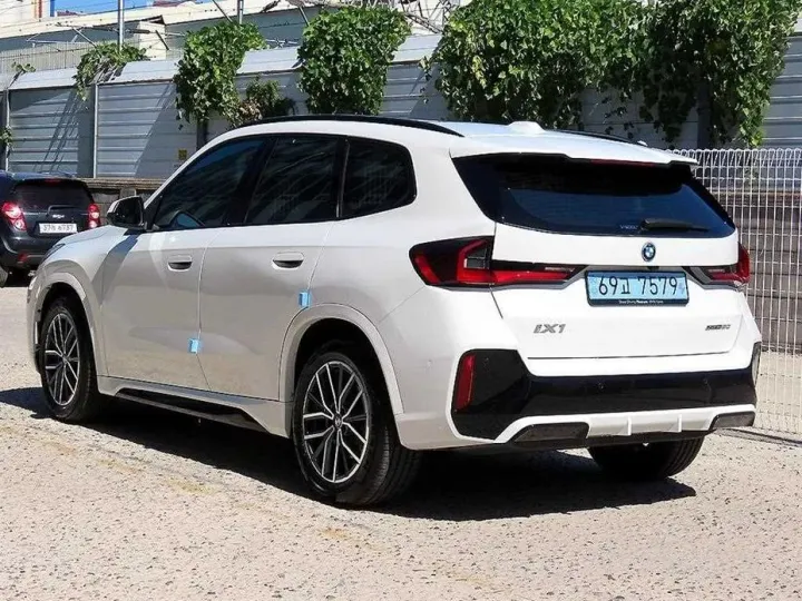 BMW iX1
