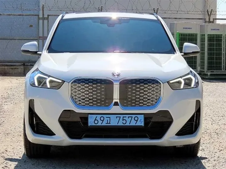 BMW iX1