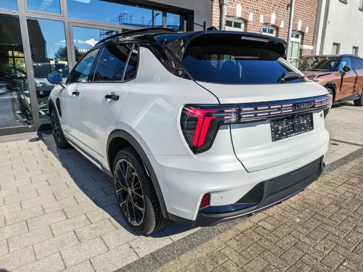 Lynk&Co 01